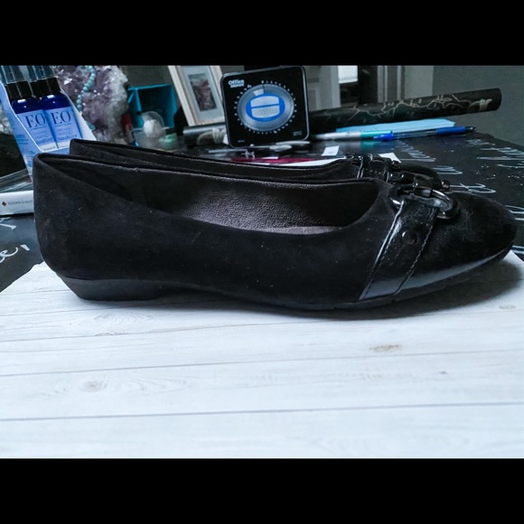 A2 Aerosoles Memory Foam Flats - Picture 1 of 8